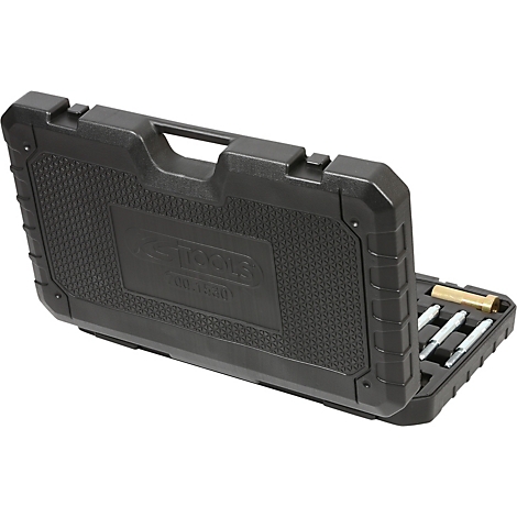 Schwarzer Werkzeugkoffer, geöffnet, teilweise bestückt mit Werkzeugen.